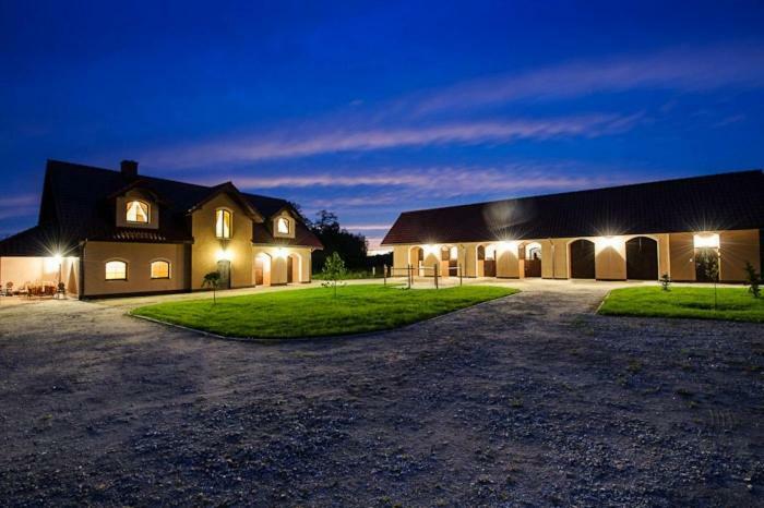 Pensjonat Enklawa Trzebnica Exterior foto